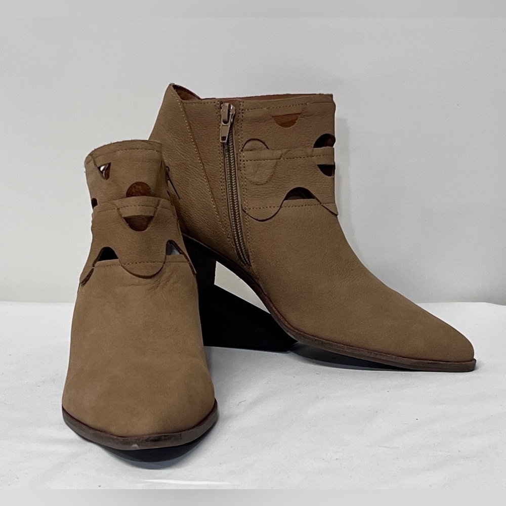 LUCKY BRAND Tan GEZANA laser cut nubuck ankle boots size 7.5.‎ - Picture 5 of 8